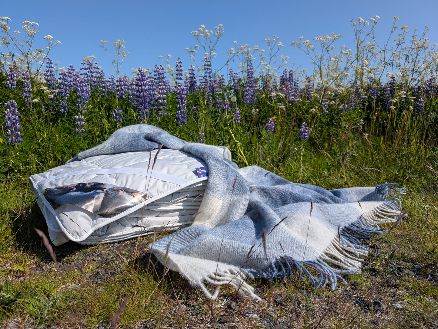Camping Bundle: FREYR Mattress Topper & AUGU - Icelandic Wool Blanket